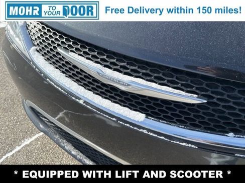 Used 2017 Chrysler Pacifica Touring-L image 32