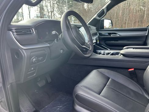 New 2025 Jeep Wagoneer L Series II w/ Premium Group I image 27