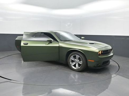 Used 2020 Dodge Challenger SXT RWD image 34