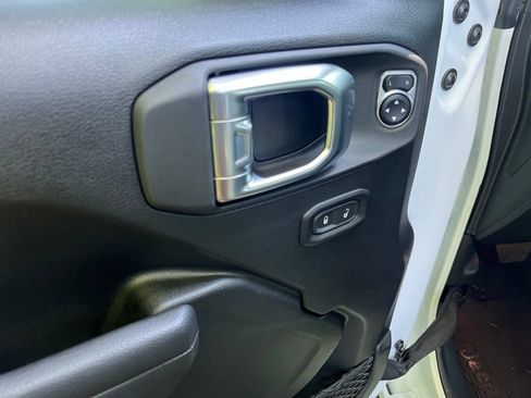 Used 2026 Jeep Wrangler Unlimited Rubicon AWD/4WD image 30
