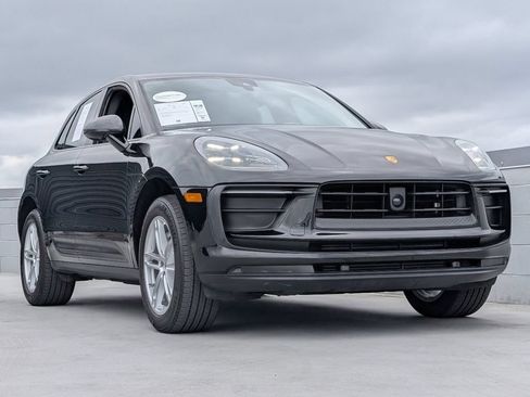 Certified 2025 Porsche Macan AWD/4WD image 25
