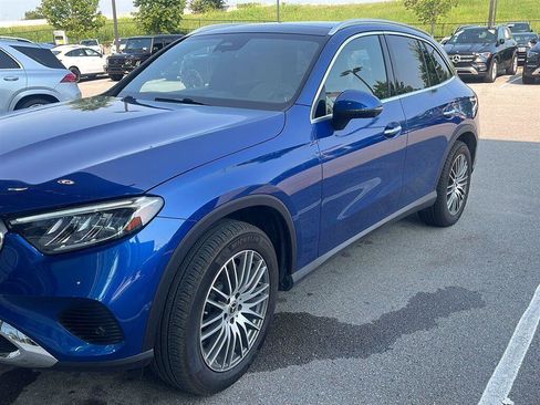 Used 2025 Mercedes-Benz GLC 300 image 3