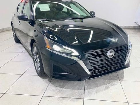 Used 2025 Nissan Altima 2.5 SV image 5