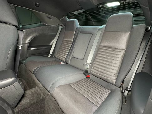 Used 2011 Dodge Challenger image 19
