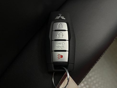 New 2025 Mitsubishi Outlander SE image 34