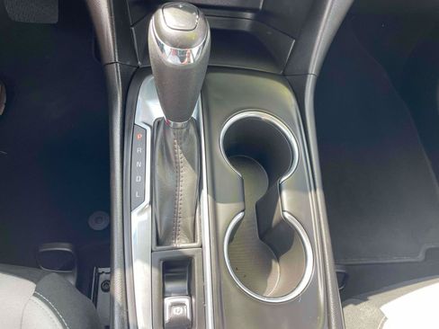 Used 2019 Chevrolet Equinox LS FWD image 15