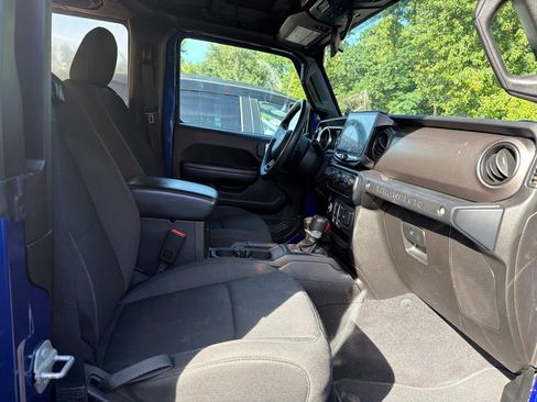 Used 2019 Jeep Wrangler Sport AWD/4WD image 5