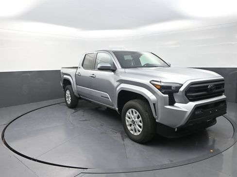 Used 2025 Toyota Tacoma SR5 AWD/4WD image 30