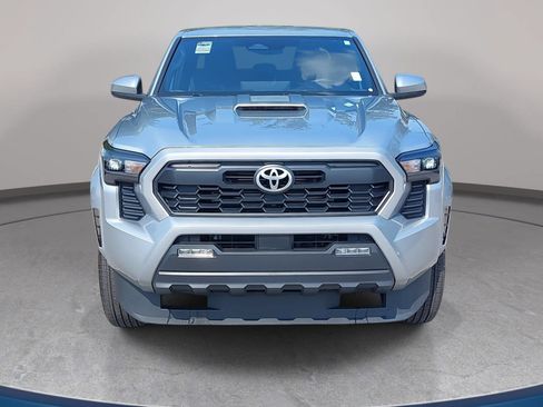 Used 2025 Toyota Tacoma TRD Sport AWD/4WD image 2