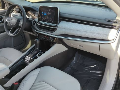 Used 2022 Jeep Compass Latitude FWD image 25