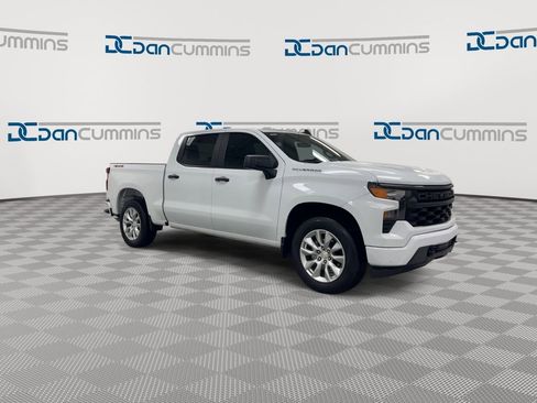 Used 2023 Chevrolet Silverado 1500 Custom AWD/4WD image 2