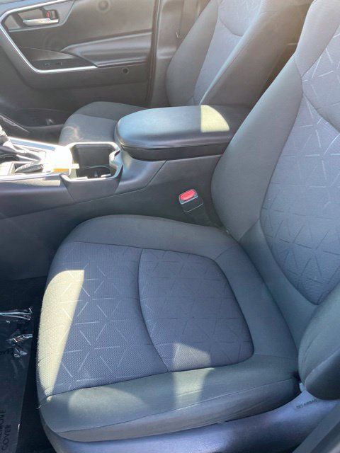 Used 2024 Toyota RAV4 XLE w/ Convenience Package FWD image 6