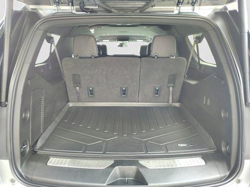 Used 2025 Chevrolet Suburban Z71 AWD/4WD image 18