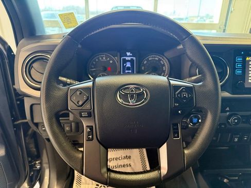 Used 2019 Toyota Tacoma TRD Off-Road image 16
