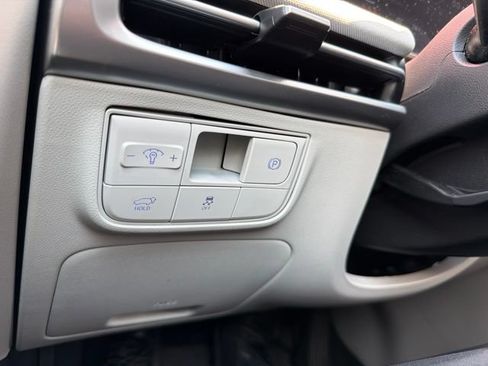 Used 2025 Hyundai Tucson Limited AWD/4WD image 25