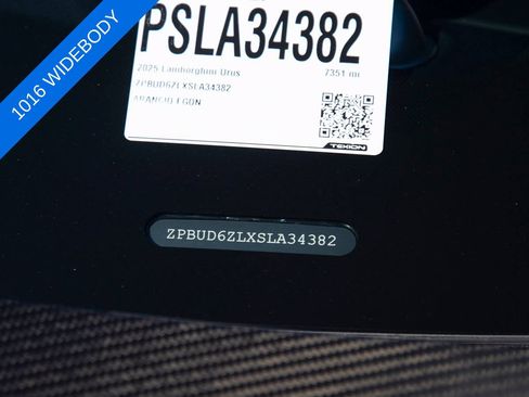 Used 2025 Lamborghini Urus SE AWD/4WD image 36