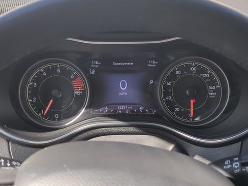 Certified 2023 Jeep Cherokee Altitude Lux image 28