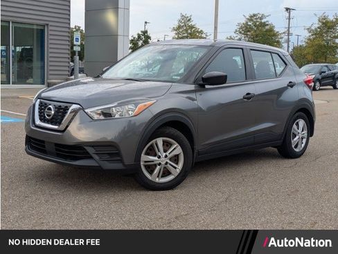 Used 2020 Nissan Kicks S FWD image 1
