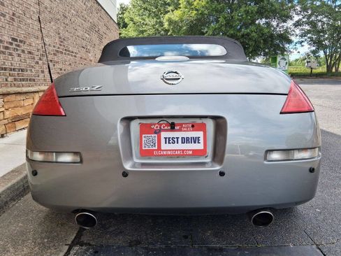 Used 2006 Nissan 350Z Touring RWD image 4