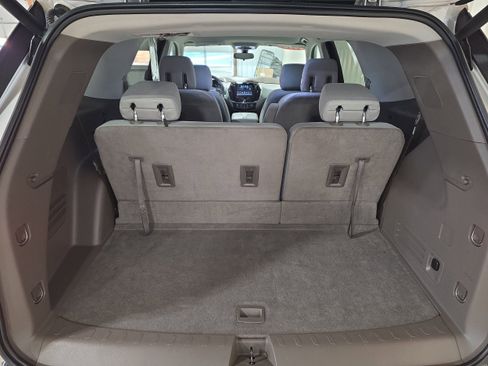 Used 2018 Chevrolet Traverse LT image 9