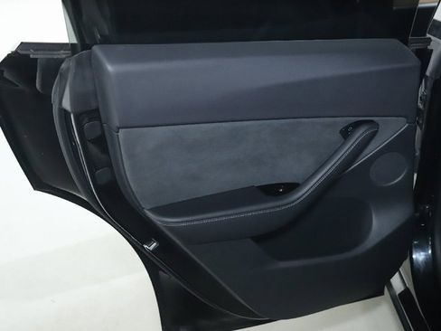 Used 2021 Tesla Model Y Long Range image 29