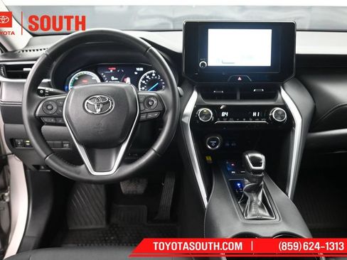 Used 2023 Toyota Venza LE AWD/4WD image 11