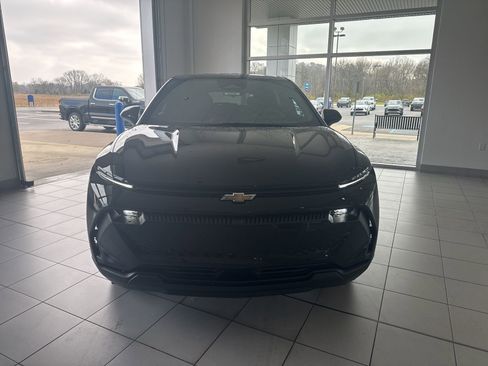 New 2026 Chevrolet Equinox EV LT image 2