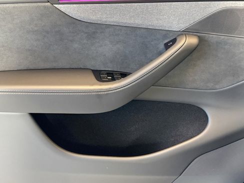 Used 2026 Tesla Model Y 2WD image 17