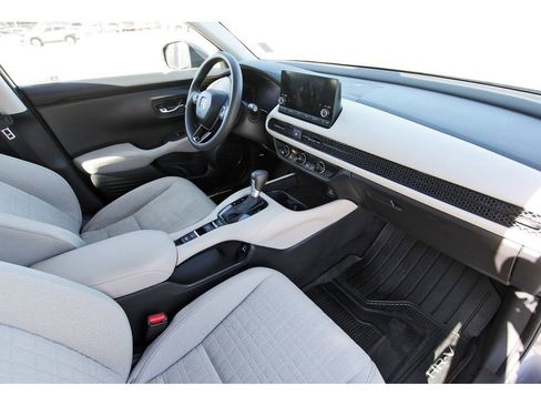 Used 2023 Honda HR-V LX image 27