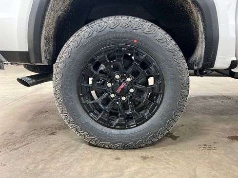 New 2026 GMC Canyon Elevation w/ Convenience Package image 9