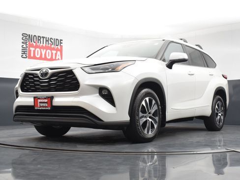Used 2023 Toyota Highlander XLE AWD/4WD image 35