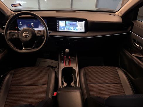 Used 2025 Nissan Kicks SR FWD image 9