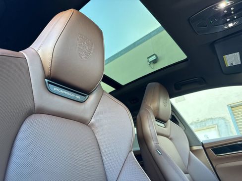 Certified 2025 Porsche Macan 4S Electric AWD/4WD image 19