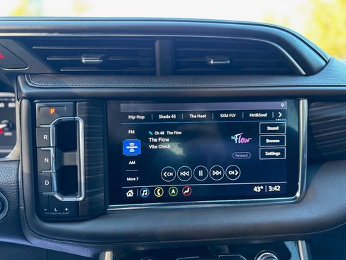 Used 2021 GMC Yukon Denali w/ Denali Premium Package image 19