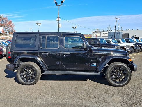 Used 2021 Jeep Wrangler Unlimited Sahara w/ Cold Weather Group image 7