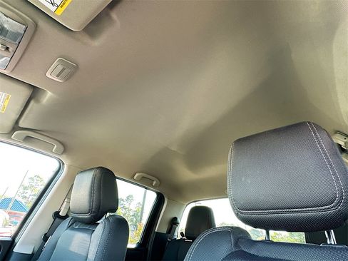 Used 2024 Nissan Frontier SV image 11