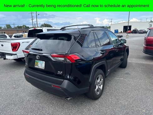 Used 2025 Toyota RAV4 XLE AWD/4WD image 4