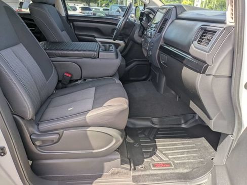 Used 2022 Nissan Titan SV RWD image 23