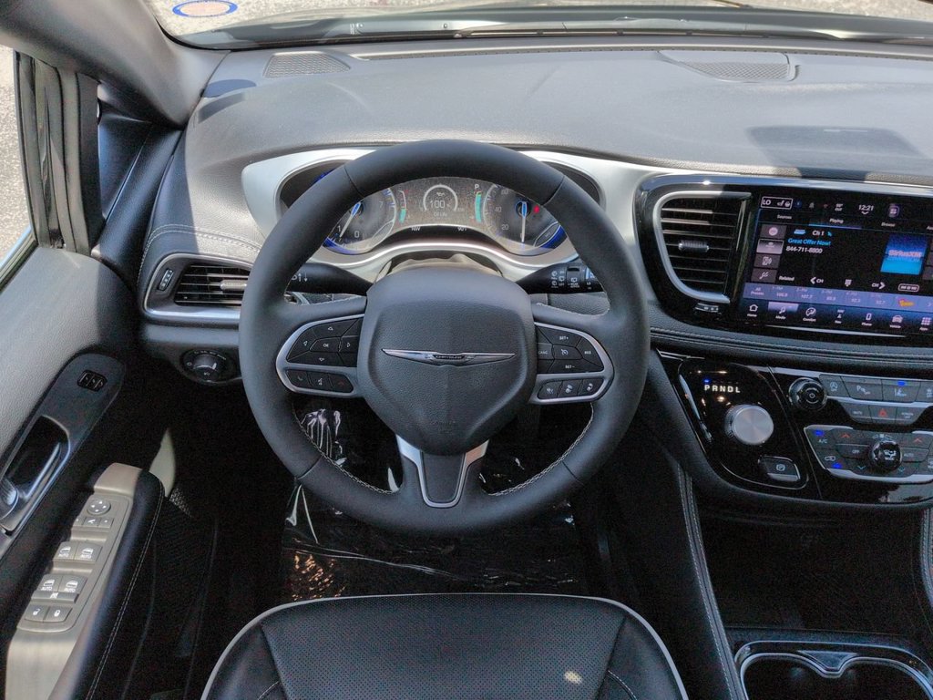 Used 2026 Chrysler Pacifica Limited FWD image 16
