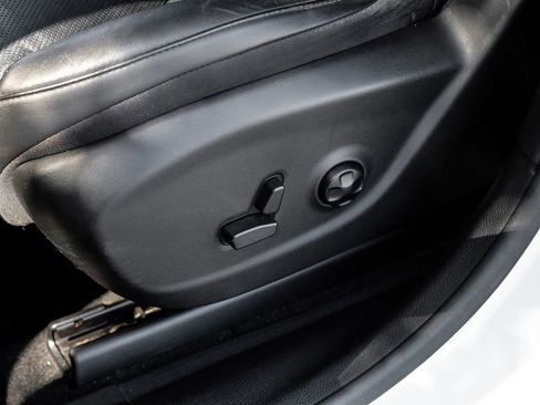 Used 2021 Jeep Cherokee Latitude Lux w/ Comfort/Convenience Group image 44