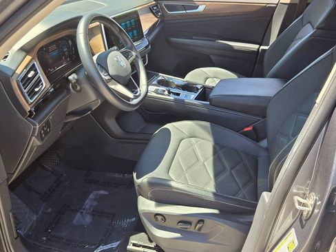 Certified 2024 Volkswagen Atlas SE FWD image 11