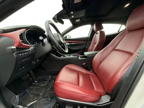 Used 2023 MAZDA MAZDA3 Hatchback w/Premium Plus Pkg image 9