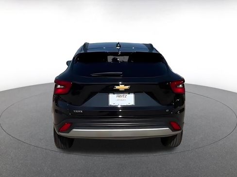Used 2025 Chevrolet Trax LT image 11