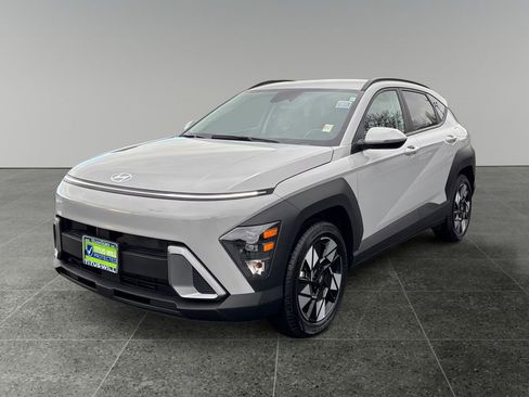 Used 2025 Hyundai Kona SEL image 3