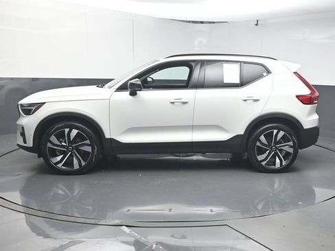 Used 2025 Volvo XC40 B5 Ultra AWD/4WD image 5