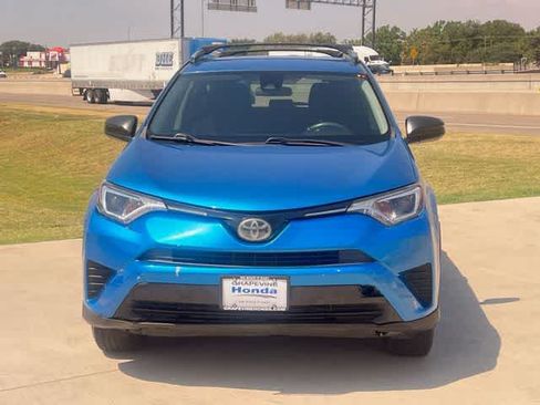 Used 2018 Toyota RAV4 LE FWD image 7