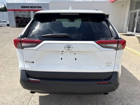 Used 2022 Toyota RAV4 XLE AWD/4WD image 4