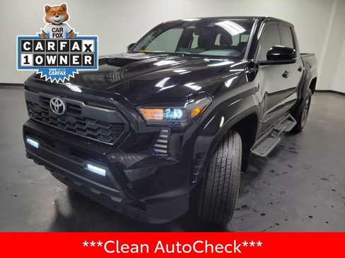 Used 2024 Toyota Tacoma TRD Sport w/ TRD Sport Upgrade Package AWD/4WD image 4