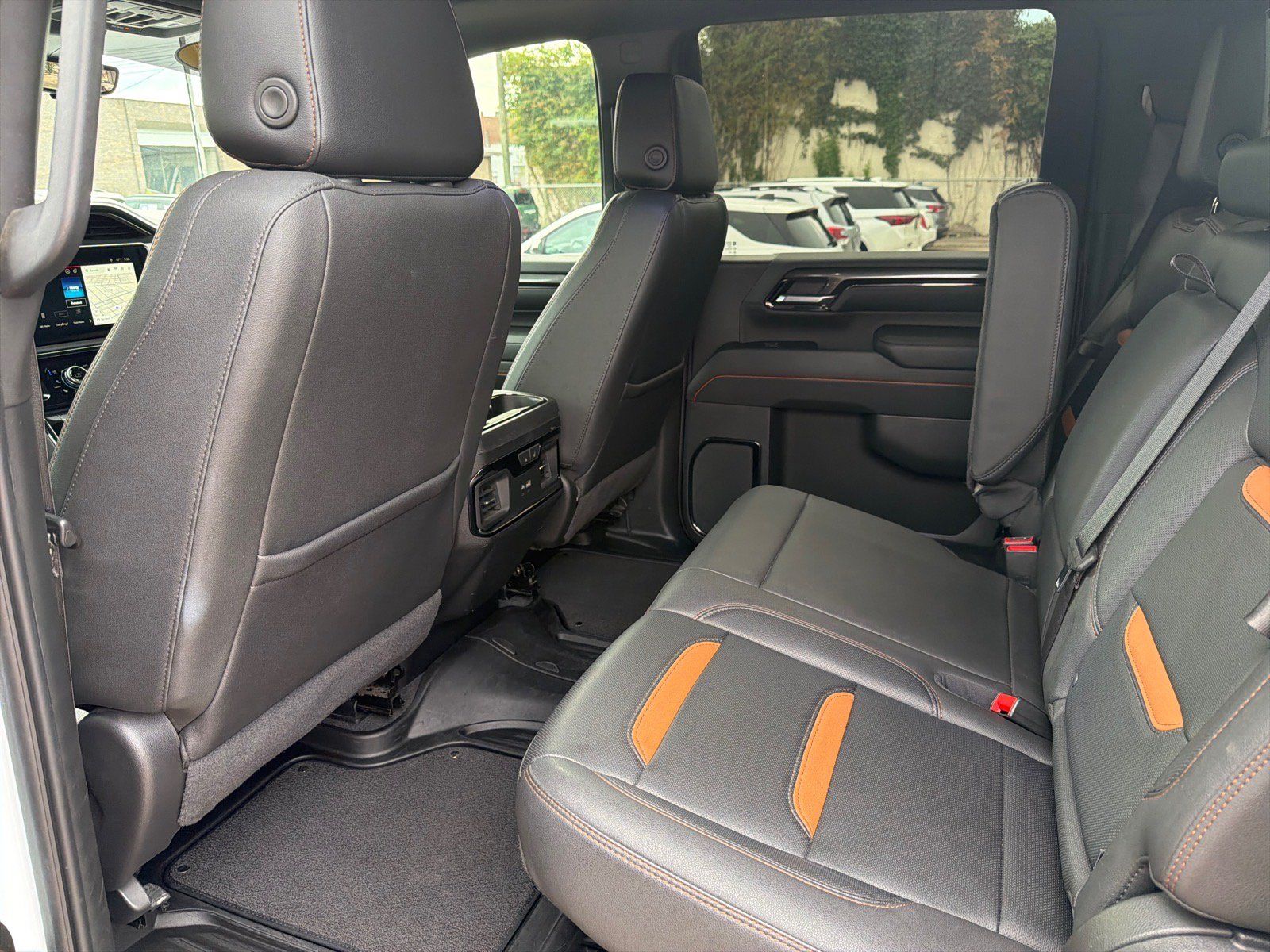 Used 2024 GMC Sierra 2500 AT4 w/ AT4 Premium Plus Package AWD/4WD image 9
