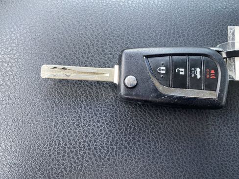 Used 2024 Toyota Camry SE image 33